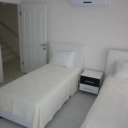 New Age Golden King Villas Ολουντενίζ